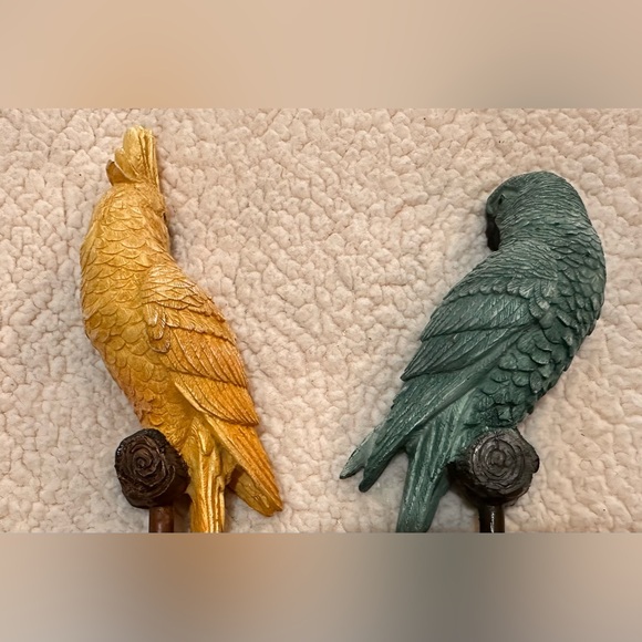 Resin birds teal parrot and yellow cockatiel on wooden roosts with felt base - Picture 13 of 16